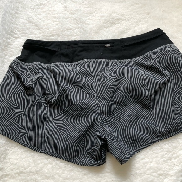 Black and grey patterned Nike shorts - Picture 3 of 3